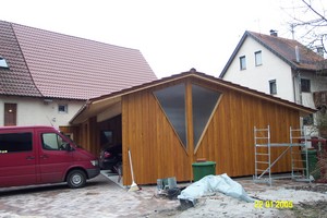 [Carport mit Boden-Deckel-Schalung]